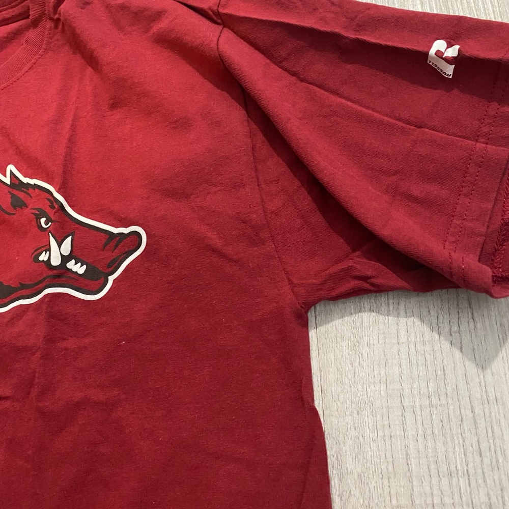 Russell Athletic Arkansas Razorbacks T-Shirt Size M Color Maroon NWOT - Picture 3 of 3